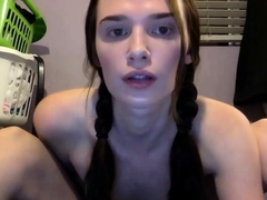 messy american cam-slut squirts